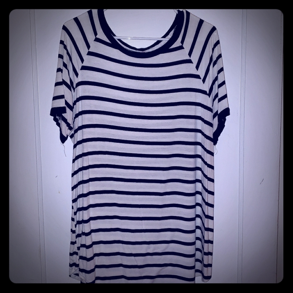 💘3 for $10💘 Black and Off-white Striped Tunic